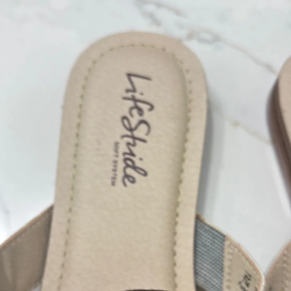 Life Stride Women's Black and Cream Sandals
